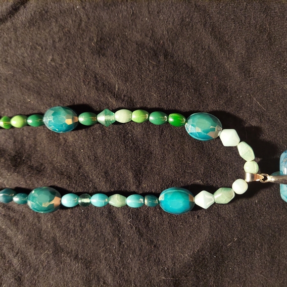 Turquoise Beaded Necklace - Picture 3 of 5